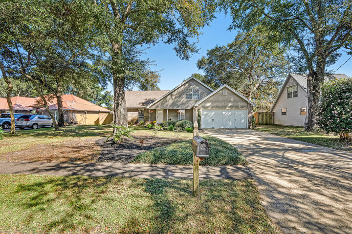 Property Photo: 62 Shalimar Drive FL 32579