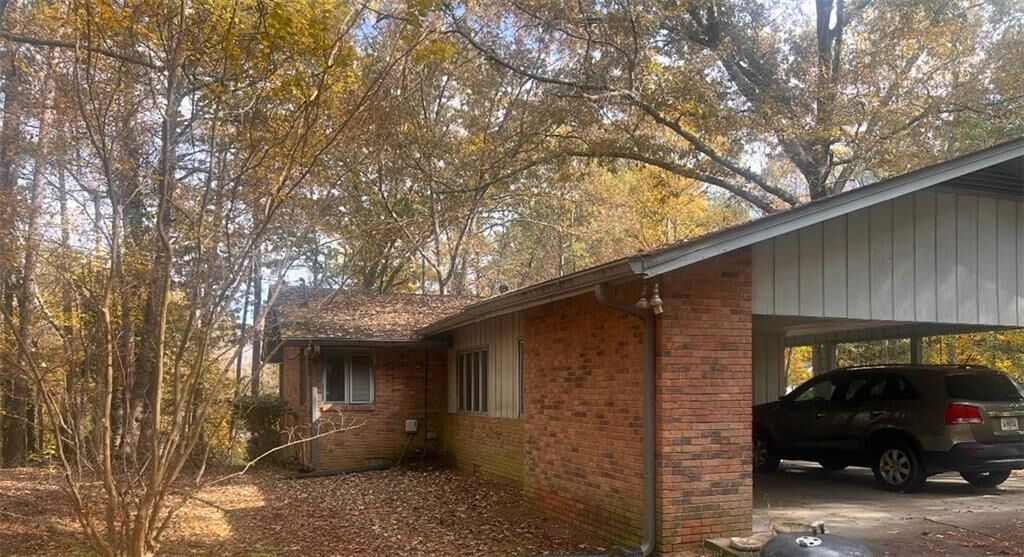 Property Photo: 1988 Rockdale Circle GA 30078