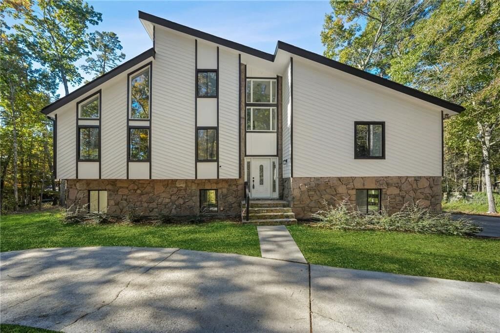 Property Photo: 4013 Brenteresa Court GA 30039