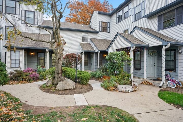 809 Woodbridge Commons Way  Woodbridge Twp. NJ 08830 photo