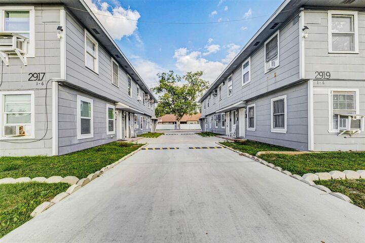 Property Photo:  2917 Ashley Street 5  TX 77017 