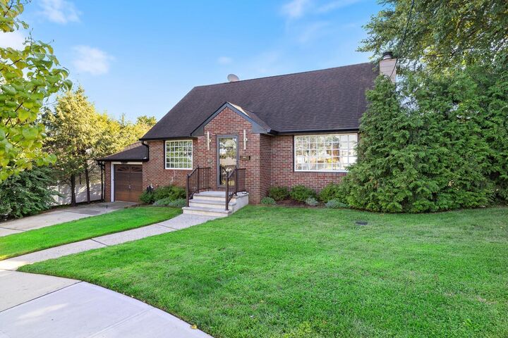 Property Photo:  4 Gail Pl  NJ 07094 