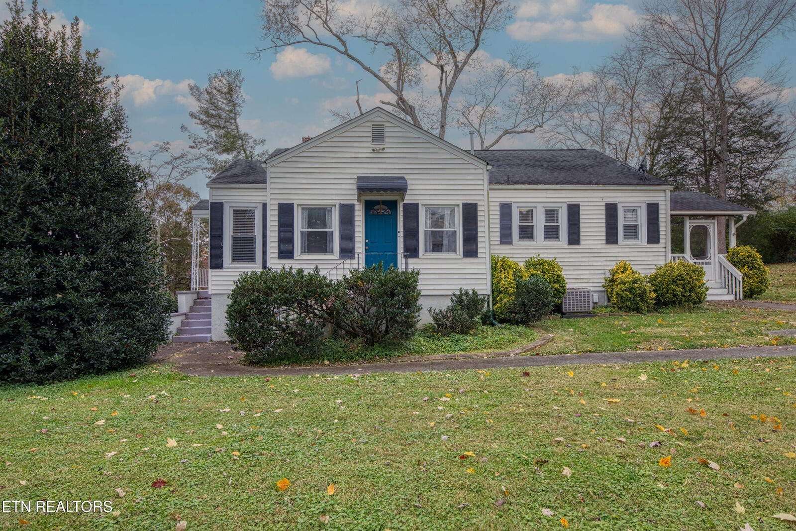 Property Photo:  5109 Oakview Rd  TN 37918 