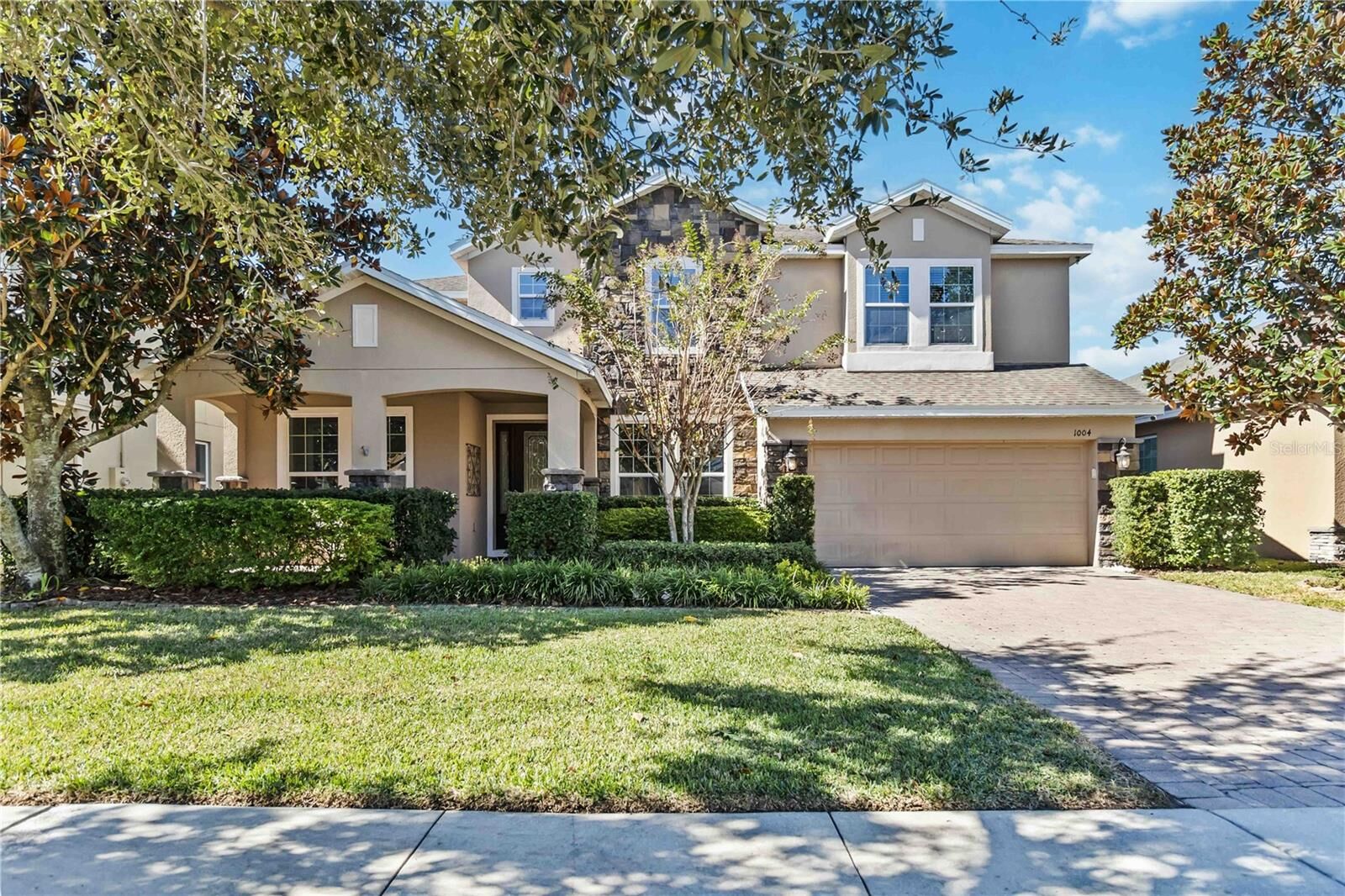 Property Photo:  1004 Vinsetta Circle  FL 34787 