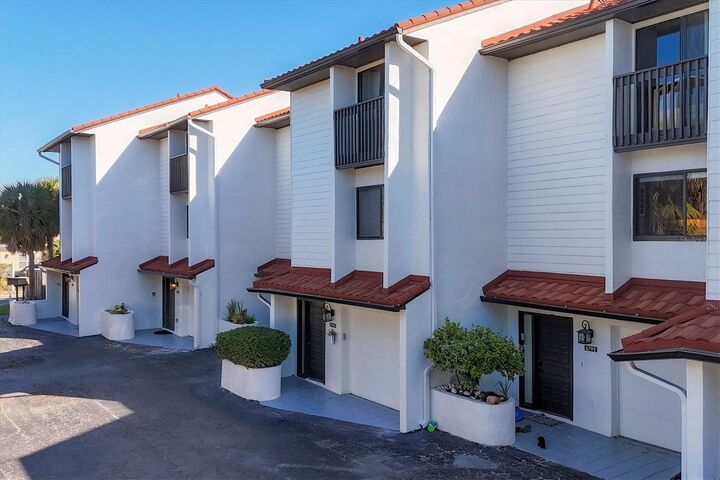 Property Photo: 6790 Sarasea Circle 6790 FL 34242