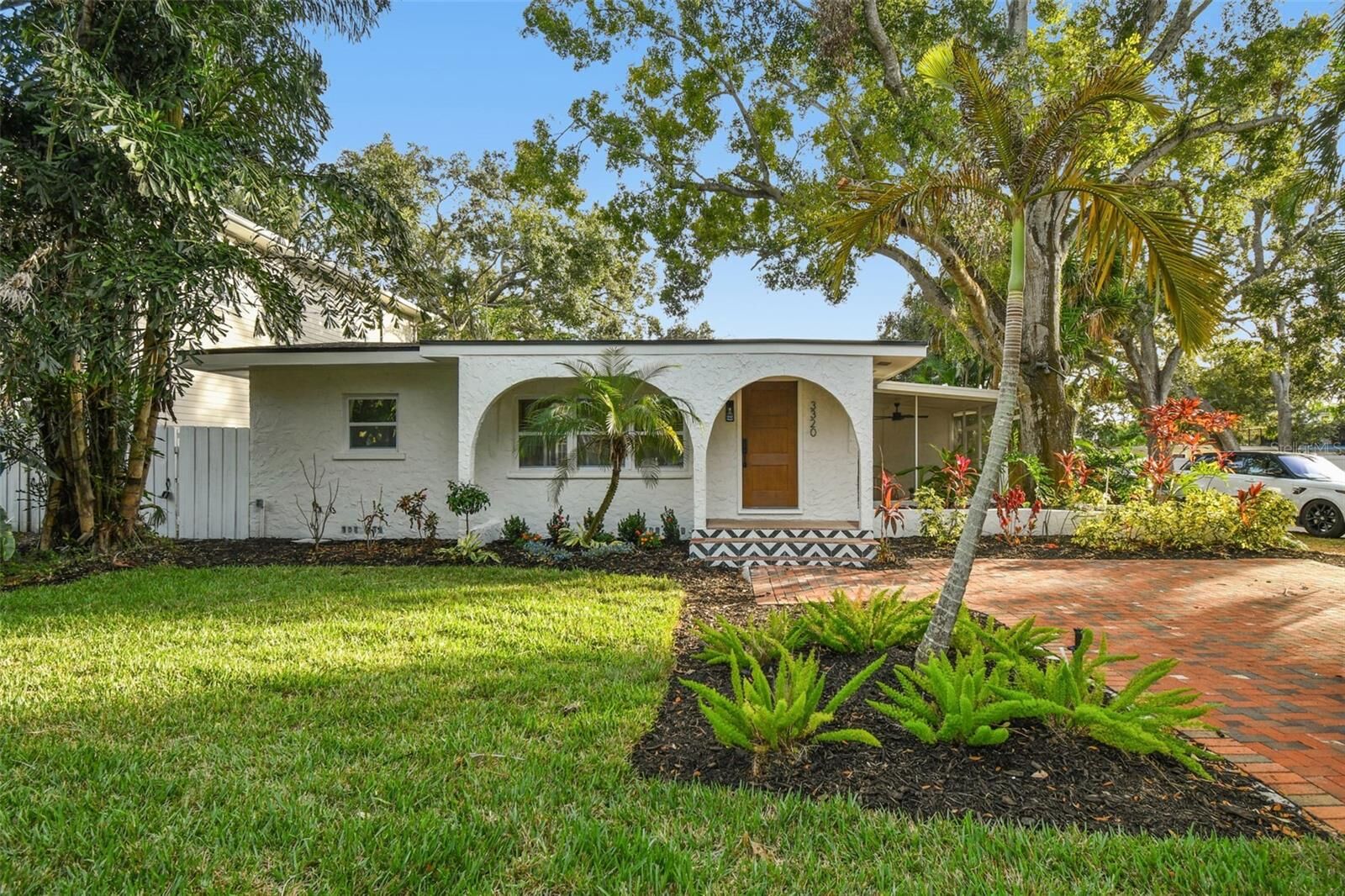 Property Photo:  3320 W Villa Rosa Street  FL 33611 