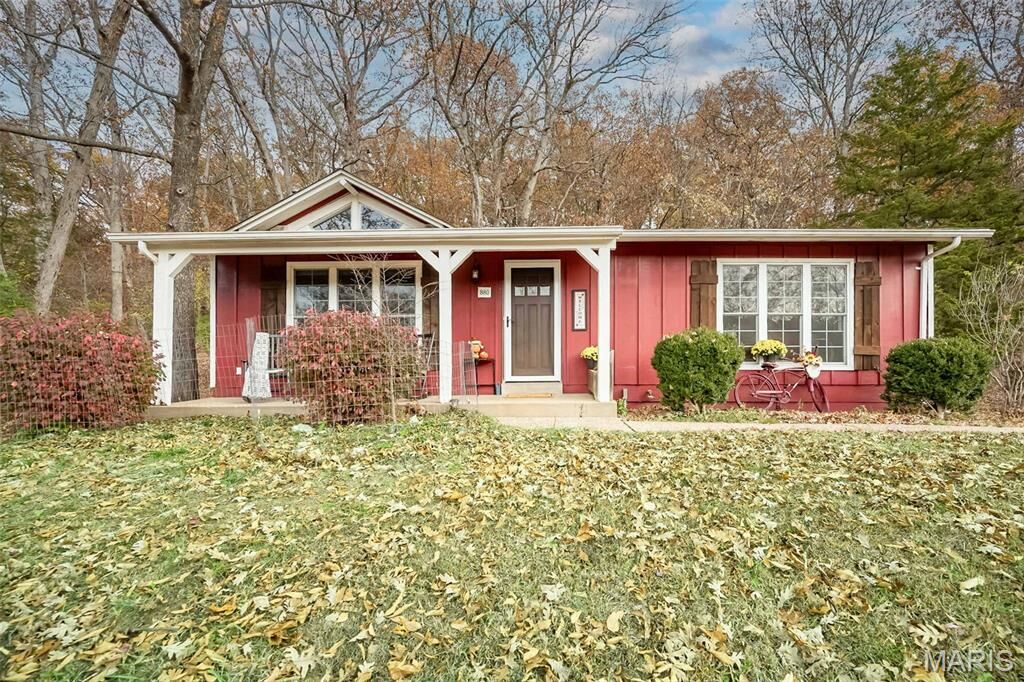 Property Photo: 880 Saint Paul Road MO 63021