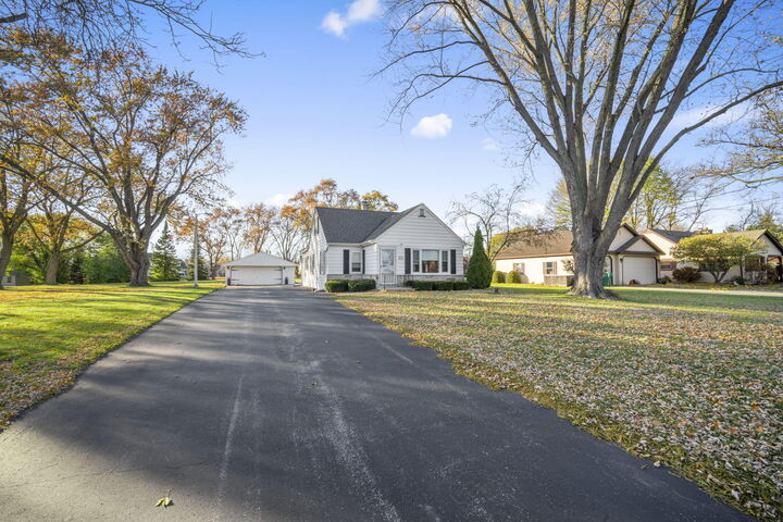 W148n7311 Woodland Dr  Menomonee Falls WI 53051 photo