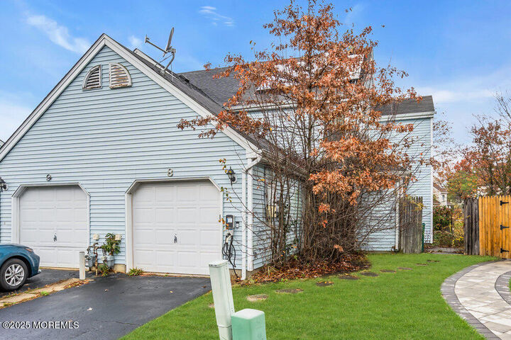 Property Photo:  8 Jennings Court  NJ 07728 