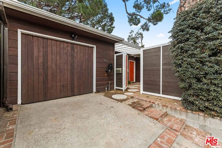 Property Photo:  150 N Ontario Street  CA 91505 