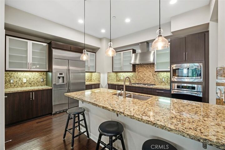 Property Photo: 21 Gramercy 202 CA 92612