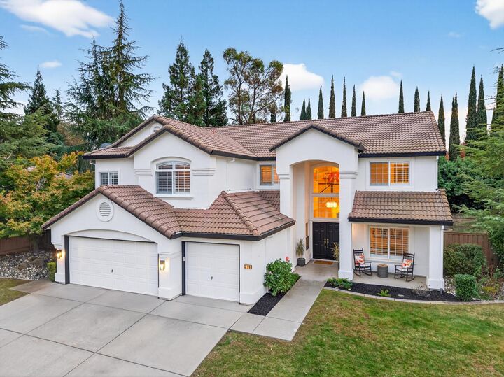 Property Photo: 216 Heredia Court CA 95747