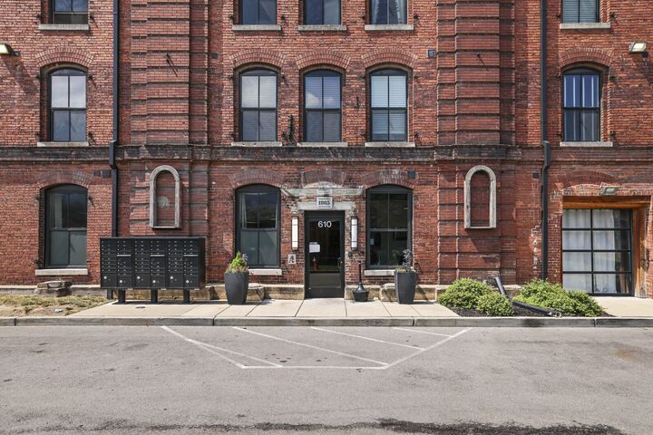 Property Photo: 610 21st Ave N 101 TN 37203