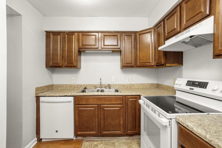 Property Photo:  323 Forest Park Rd  TN 37115 