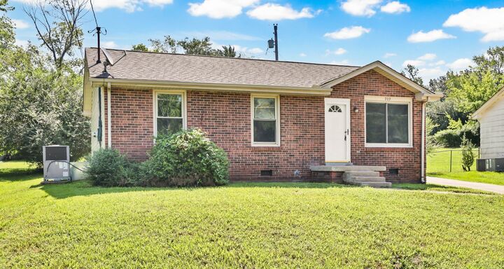 Property Photo: 909 Lucas Ln TN 37040