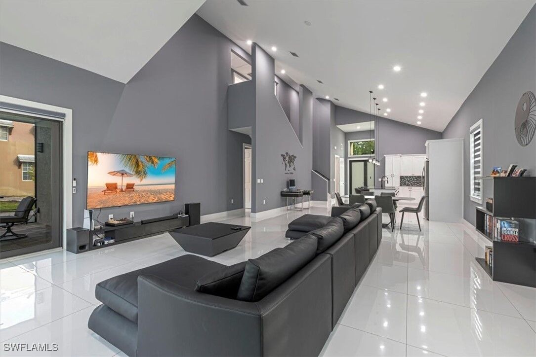 Property Photo:  4029 2nd Avenue SE  FL 34117 