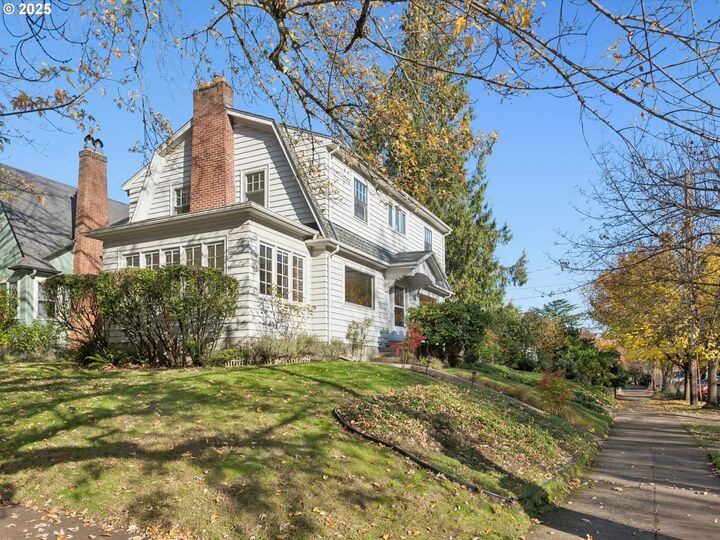 Property Photo: 3909 NE Hassalo St OR 97232