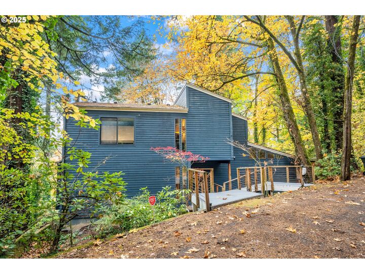 Property Photo: 728 SW Cheltenham St OR 97239