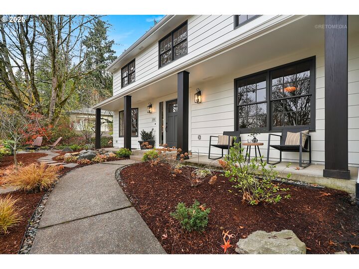 Property Photo: 1700 Woodland Ter OR 97034