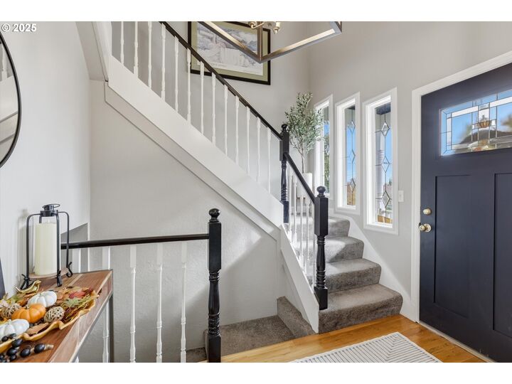 Property Photo: 952 Main St E OR 97361