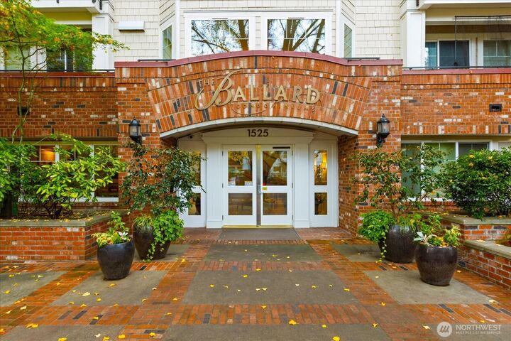 Property Photo: 1525 NW 57th Street 429 WA 98107