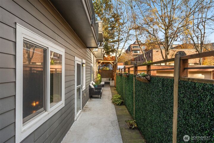 Property Photo:  115 W Galer Street 101  WA 98119 