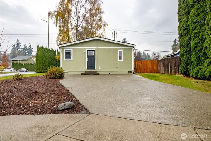 Property Photo: 4333 Lakeview Ct SE WA 98503