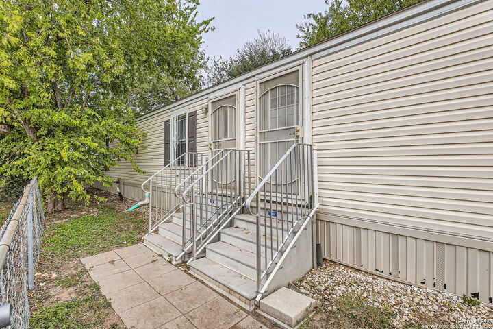 Property Photo:  4423 E Houston St  TX 78220 