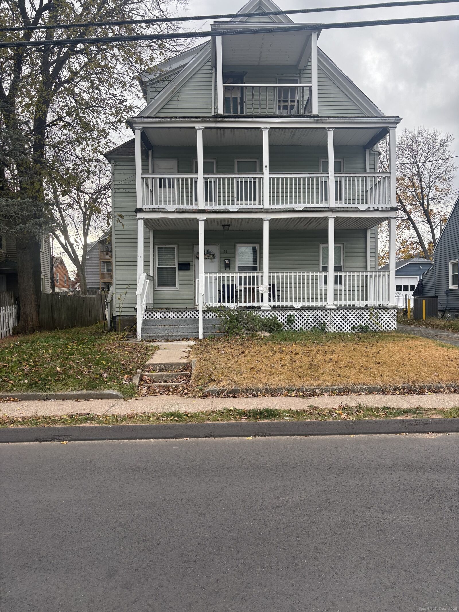 Property Photo:  19 Moore Avenue  CT 06108 