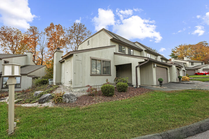 Property Photo: 44 Applewood Lane 44 CT 06001