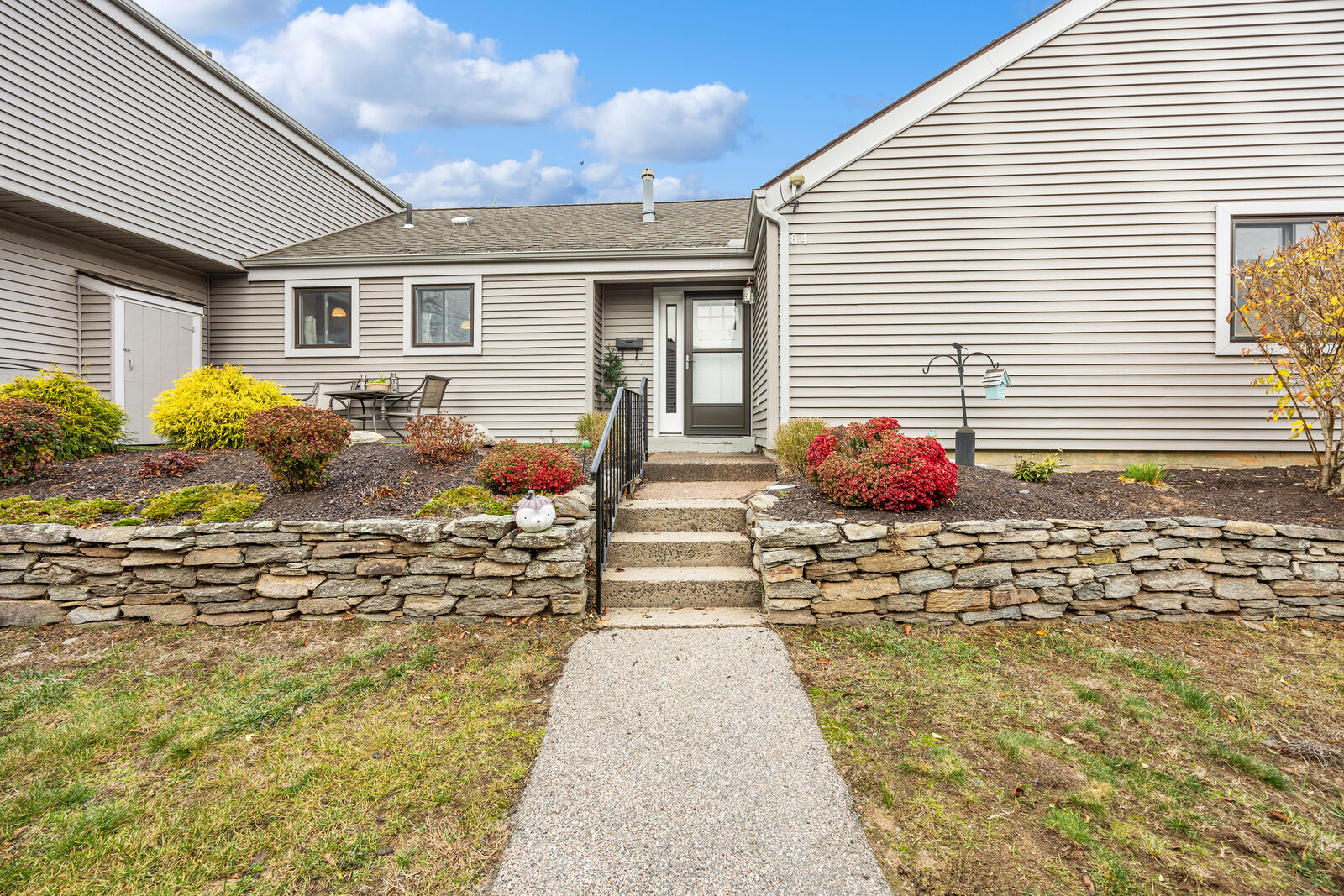 Property Photo: 84 Hollister Way South 84 CT 06033