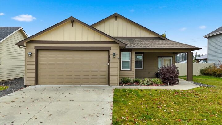 Property Photo: 924 E Colbert Rd WA 99005