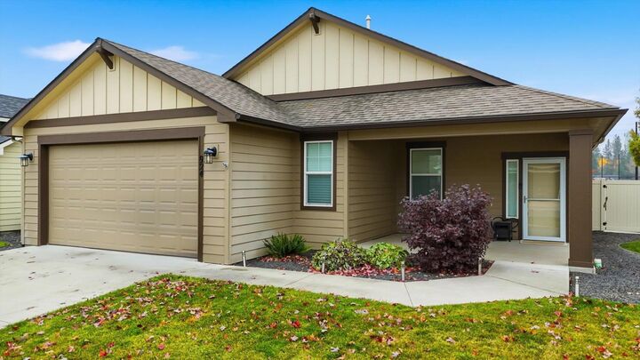 Property Photo:  924 E Colbert Rd  WA 99005 