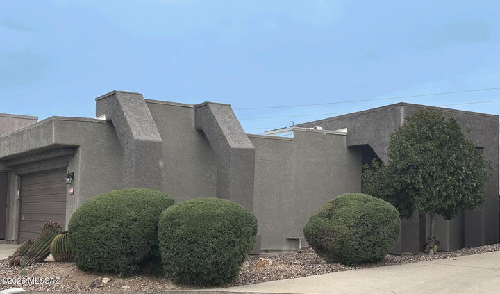 Property Photo: 5565 N Sapphire Drive AZ 85750