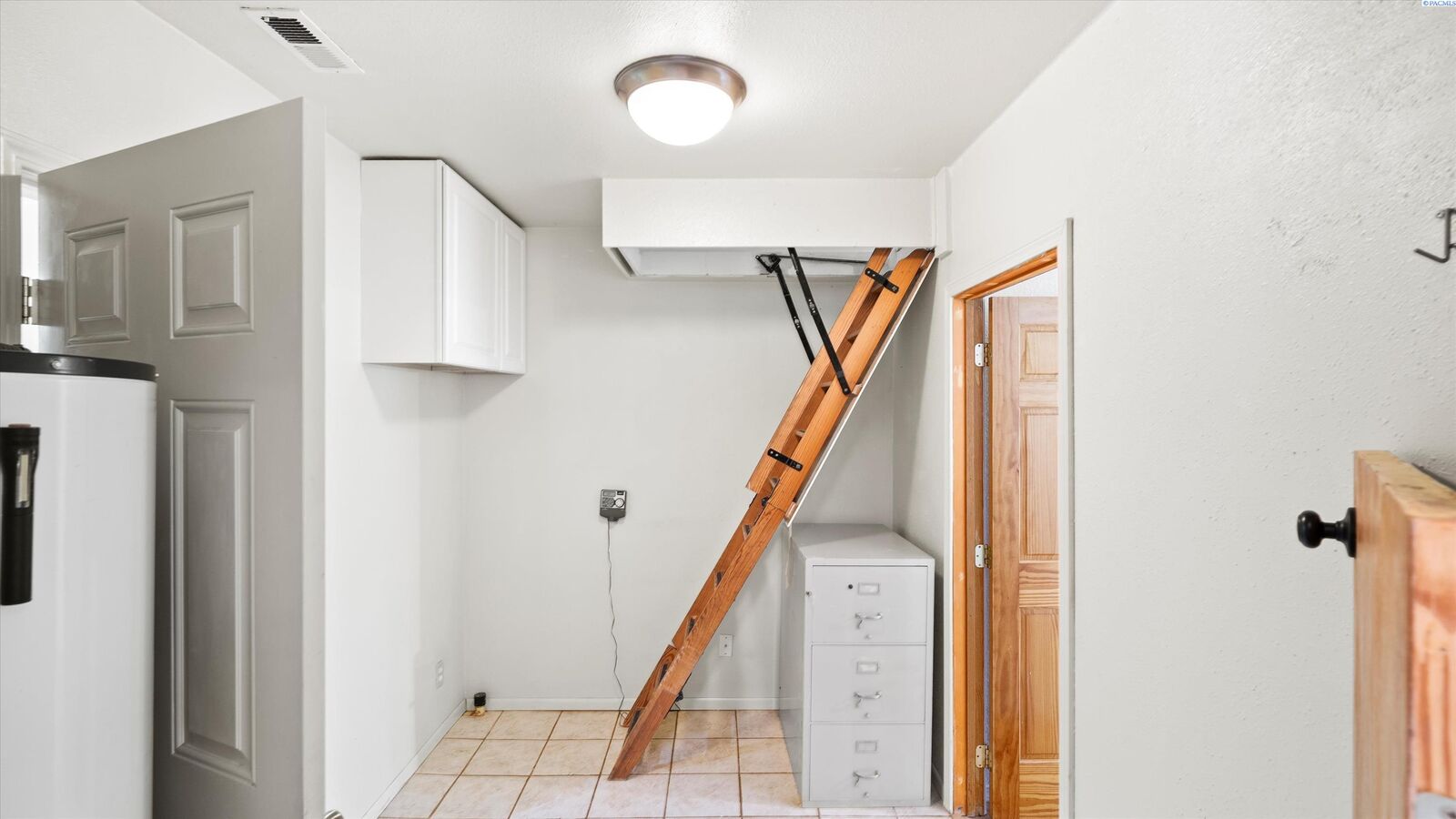 Property Photo:  102 S Rainier St.  WA 99336 