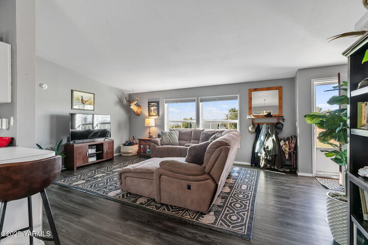 Property Photo: 500 Shadbbolt Rd WA 98908