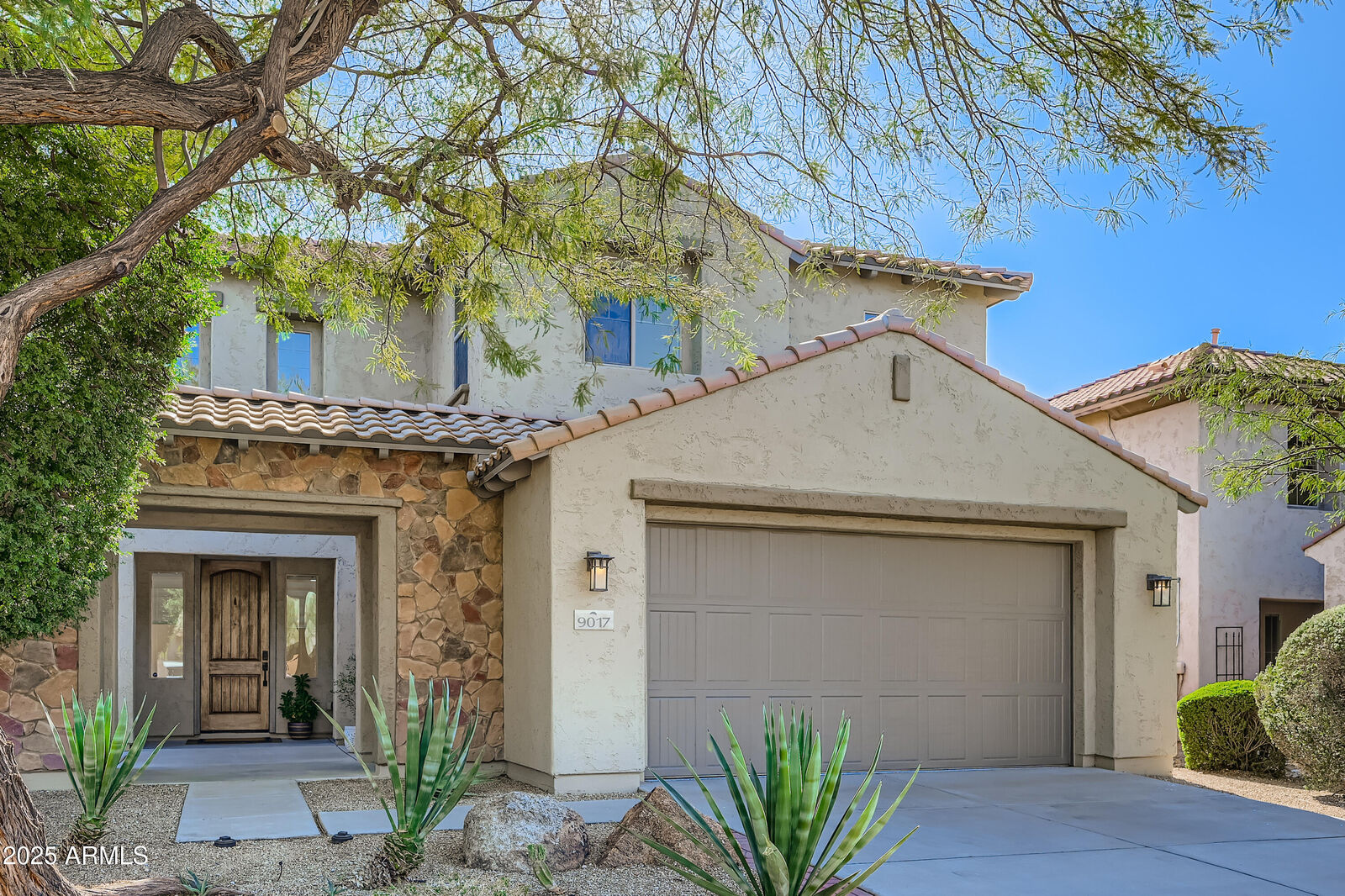 Property Photo: 9017 W Pinnacle Vista Drive AZ 85383