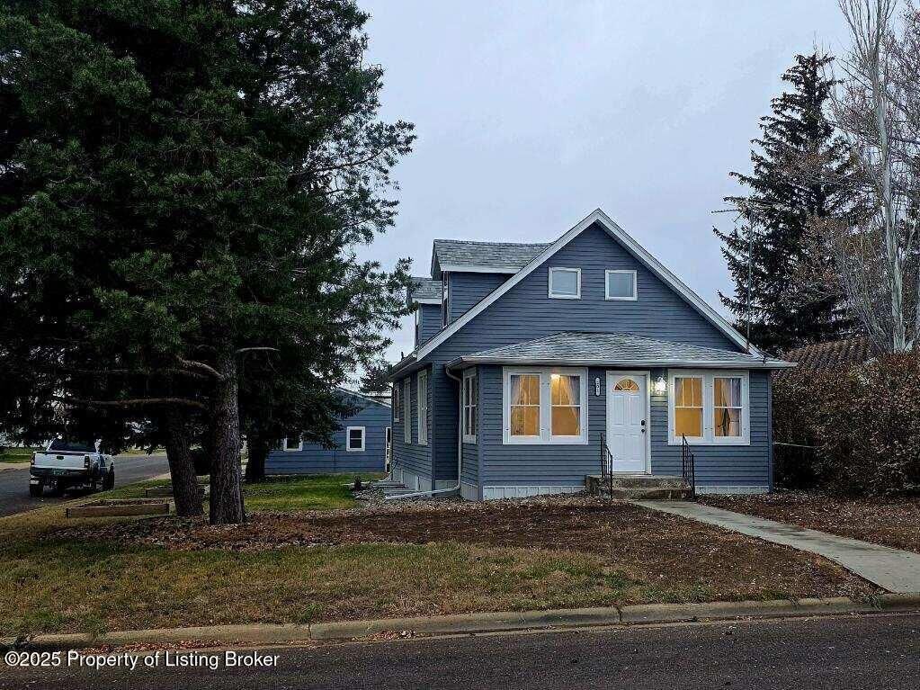 Property Photo: 201 6th Avenue NW ND 58623