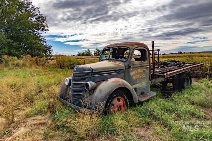 Property Photo:  19241 Homedale Rd  ID 83605 