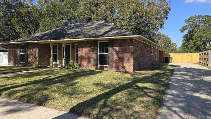 Property Photo:  8116 President Dr  LA 70817 
