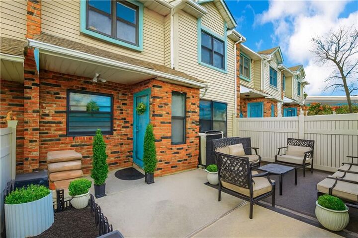 Property Photo: 68 Gina Court 294 NY 10314