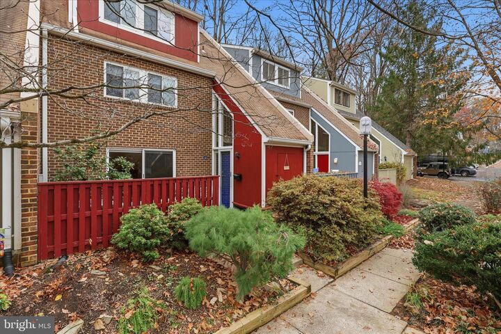 Property Photo: 1432 Greenmont Court VA 20190