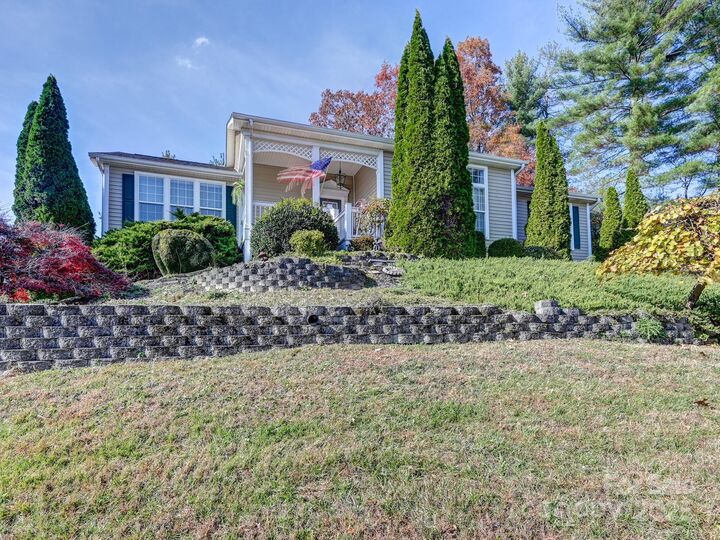 Property Photo:  21 Old Applewood Lane  NC 28739 