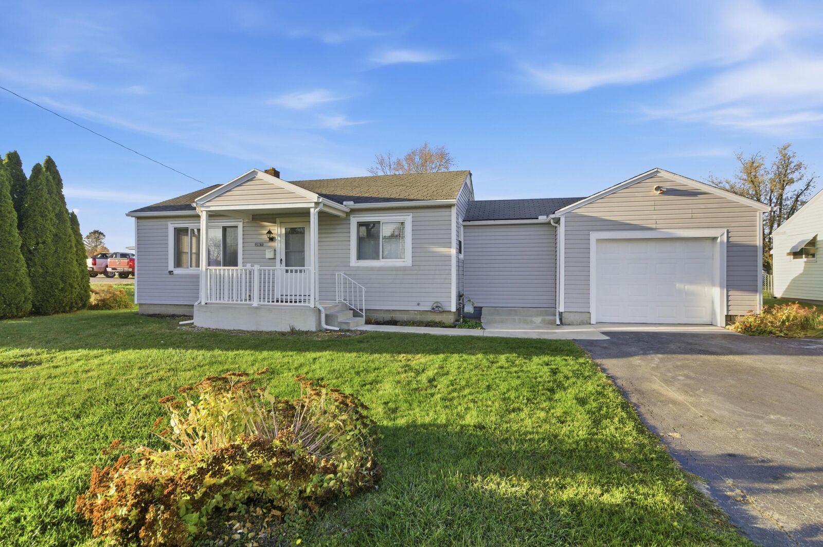 Property Photo:  267 W High Street  OH 43140 