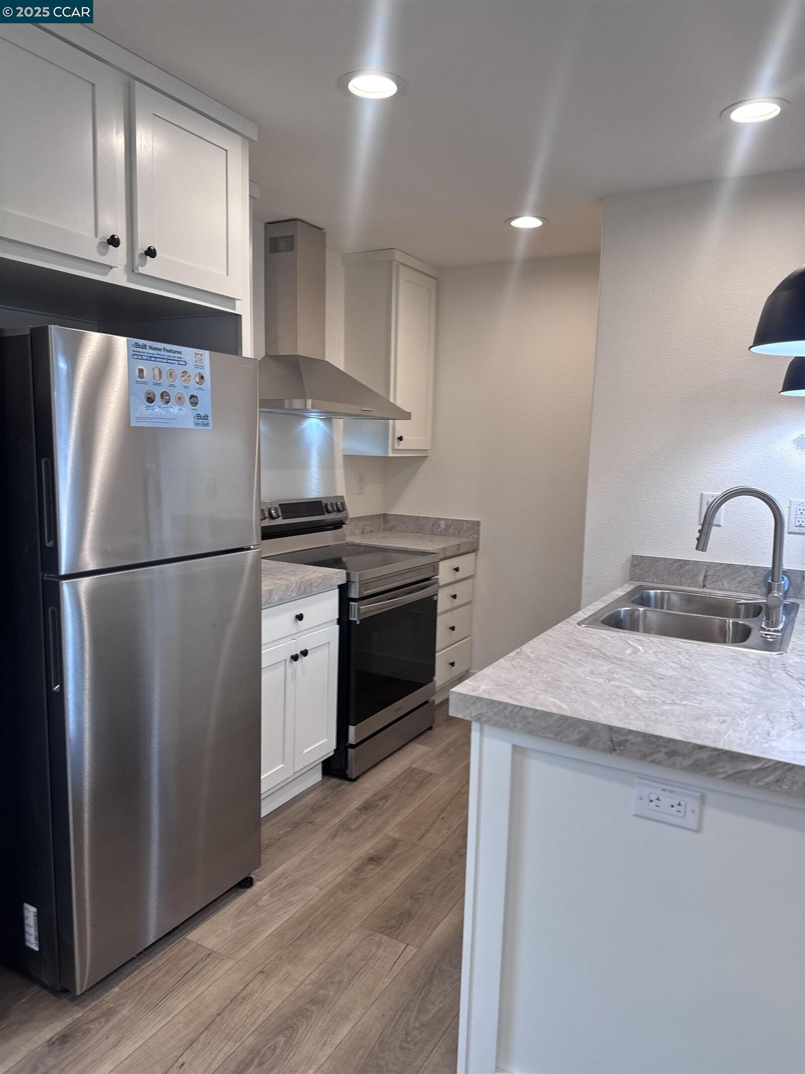 Property Photo:  507 E Locust St  CA 95240 