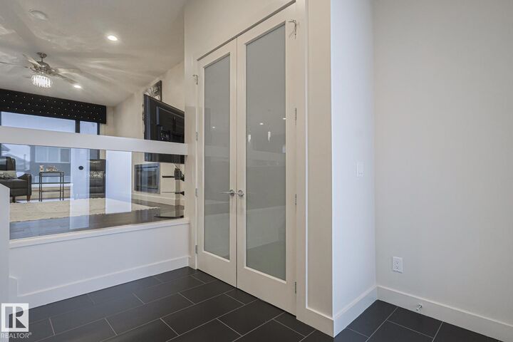 Property Photo: 1116 Hainstock Green Green SW AB T6W 2T8