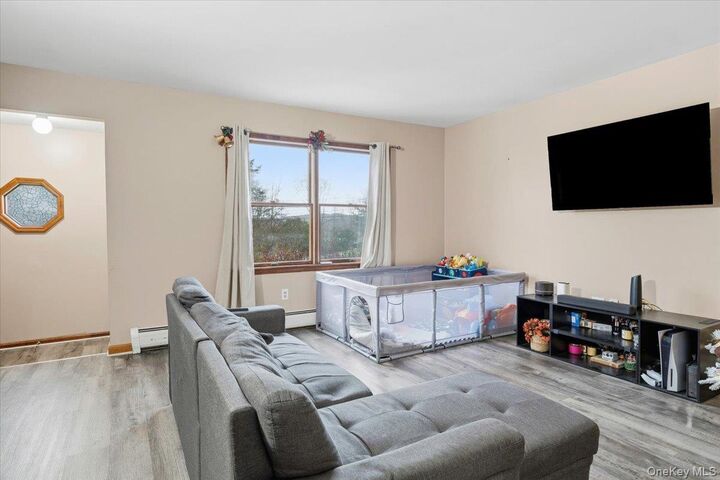 Property Photo:  6 Maple Avenue  NY 10924 