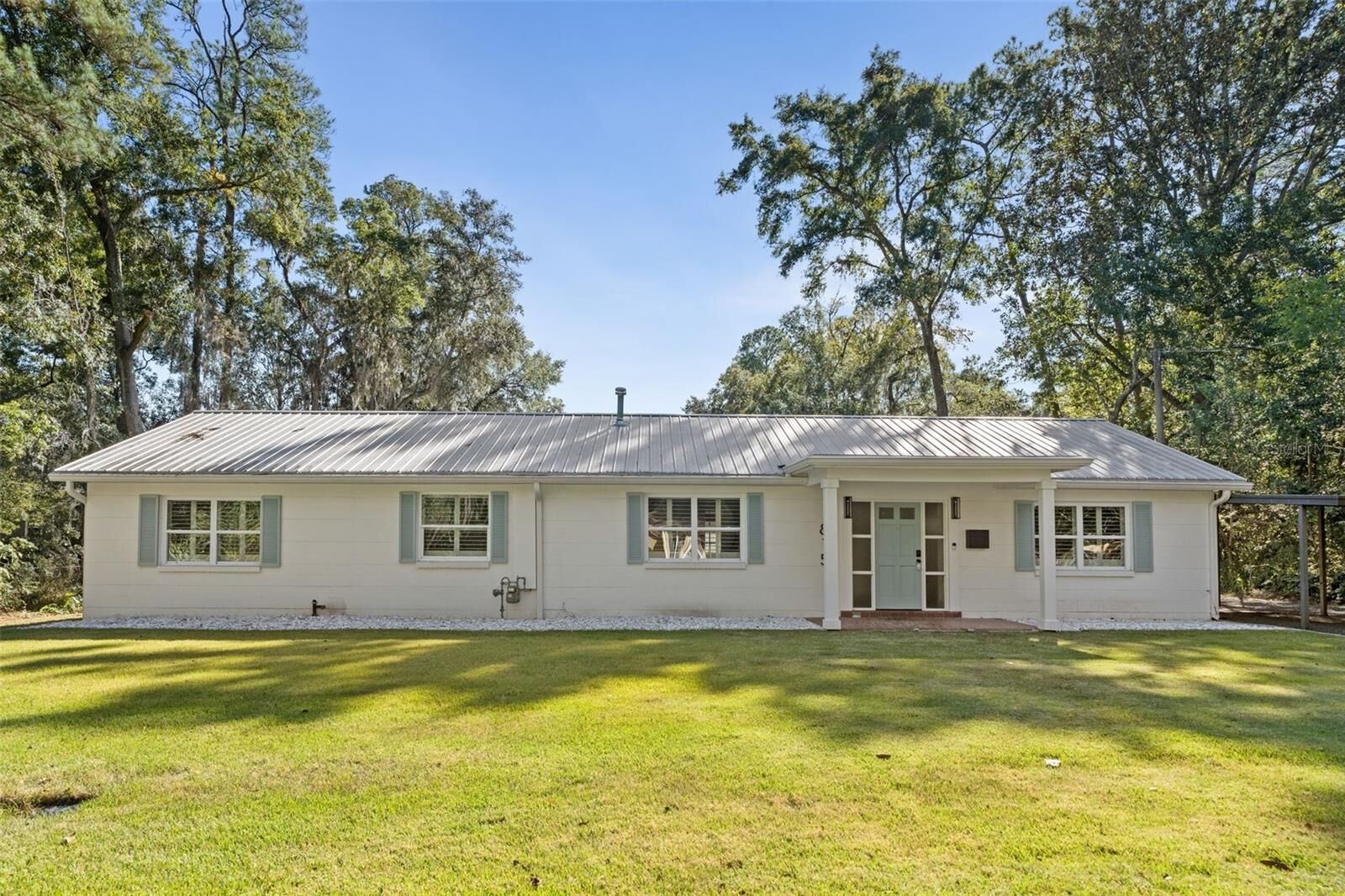 Property Photo:  815 NE 12th Avenue  FL 32601 