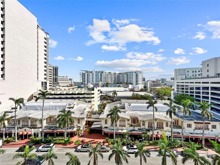 Property Photo: 101 S Gulfstream Ave 9C FL 34236