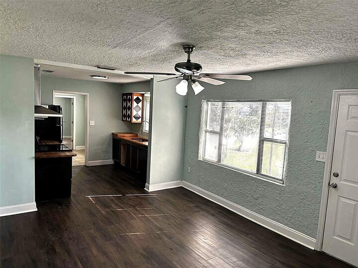 Property Photo: 115 E Chesley Avenue FL 32726